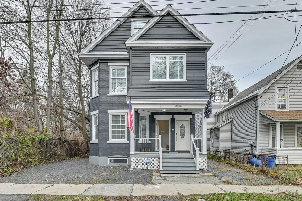 2 Mi to Downtown: Charming Apt in Schenectady!