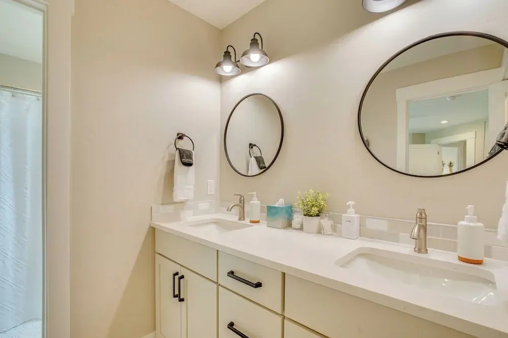 Spacious Donnelly Family Home w/ Private Hot Tub!
