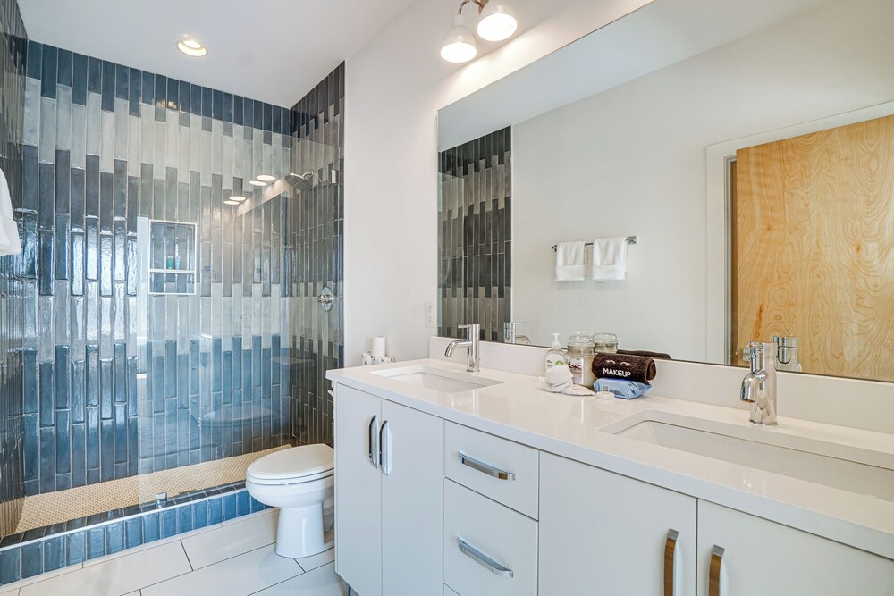 2 Mi to Broadway! Upscale Townhome in Nashville