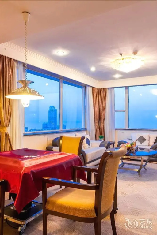 Yantai Celebrity Hotel