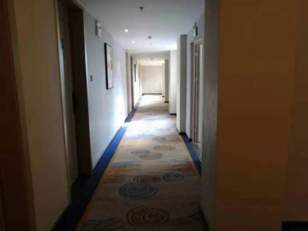 Yicheng Hotel (Maoming China First Beach)