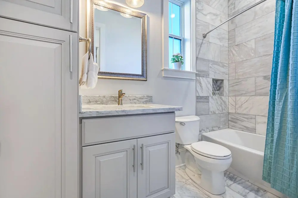 Stunning Modern and Fully-Upgraded 5 BR with Pool