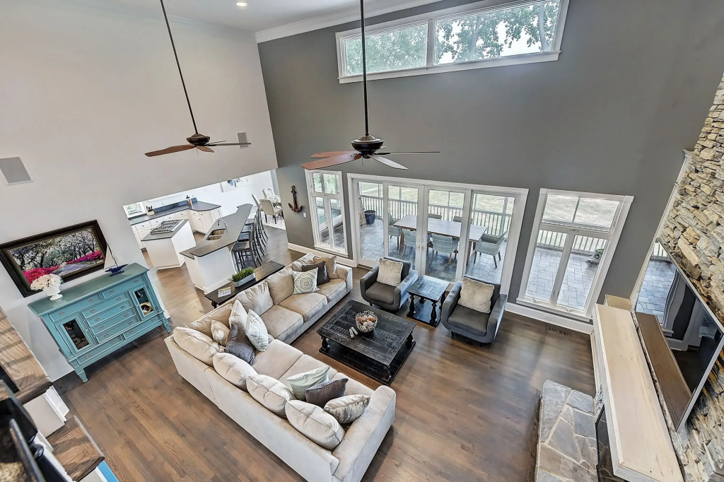 Lucky's Lake House by Avantstay Private Lake Bar