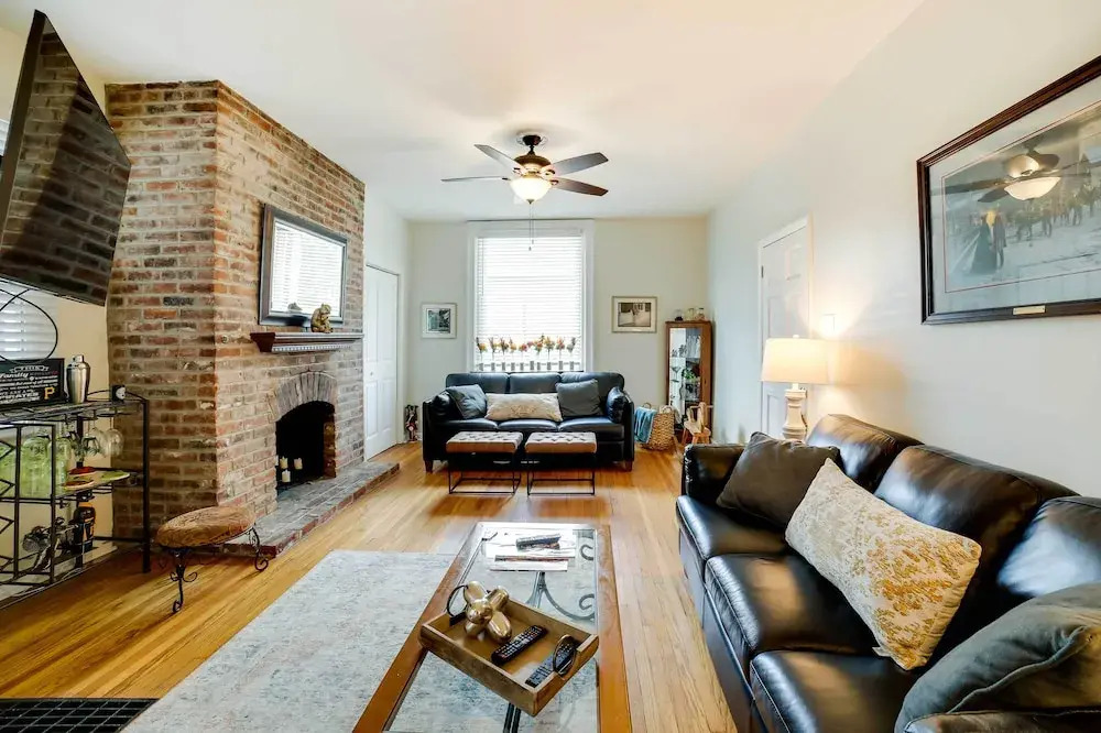 Walk to Walnut St: Shadyside House w/ Deck