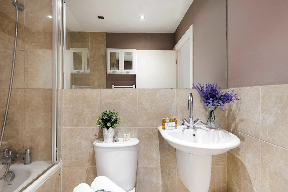 Bright Mornington Avenue Apartment I - KDW01