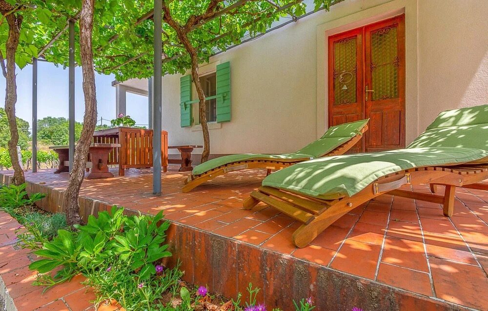 Beautiful Home in Nedescina With Wifi and 2 Bedrooms