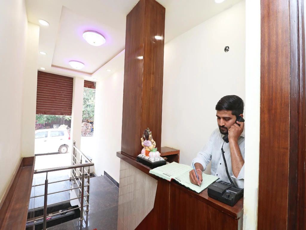 OYO 37078 Hotel Dezzire