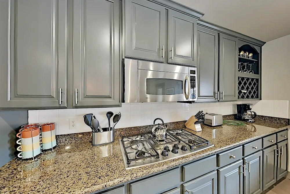 2-unit Bear Hollow Village W/ Hot Tub 8 Bedroom Townhouse