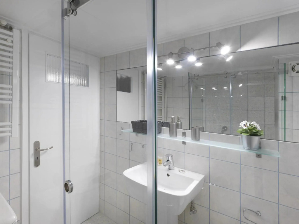 Modern Studio opposite the Areios Pagos court.