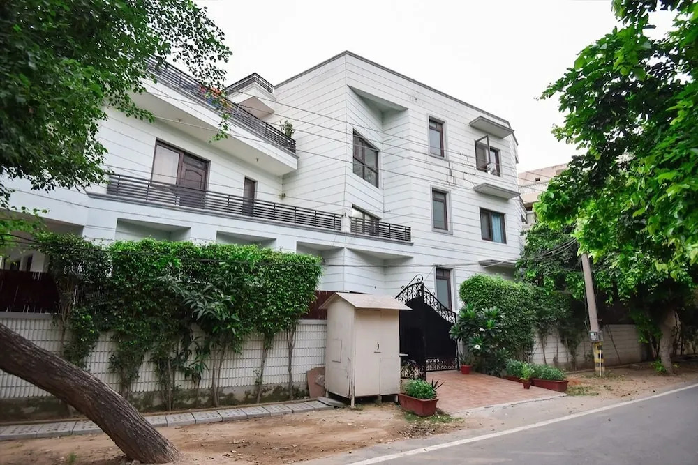 BedChambers Serviced Apartments, Sushant Lok