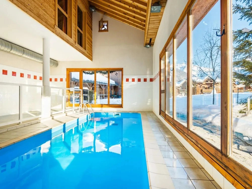 Stunning Mountain Chalet With Heated Pool