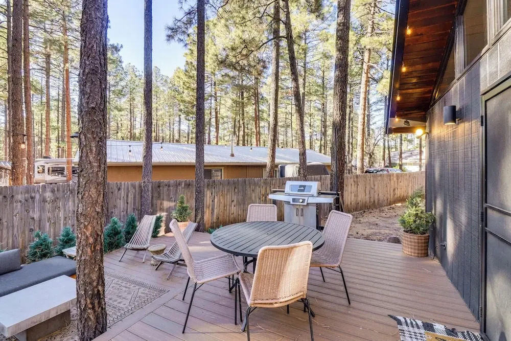 1 Mi to Woodland Lake Park: Forested Sanctuary