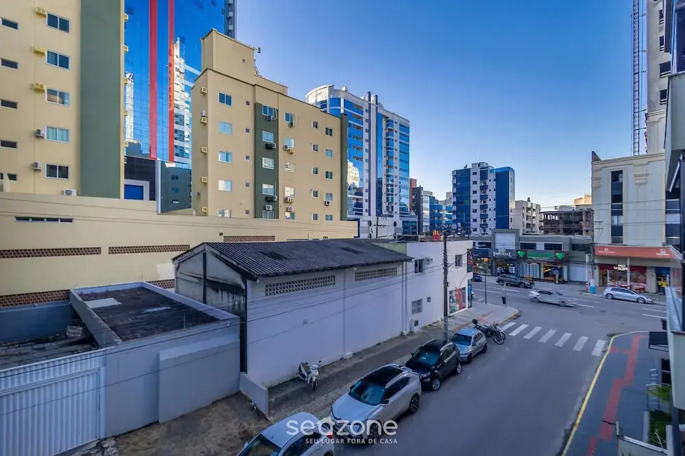 3BR Apt w/ Balcony 240m From Sea Meia Praia Eio203