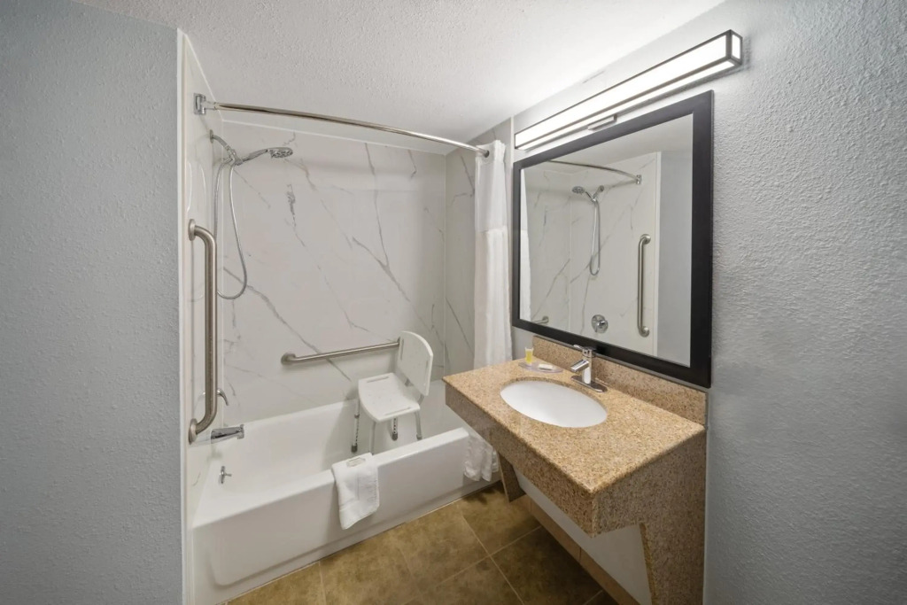 Super 8 by Wyndham Alexandria LA