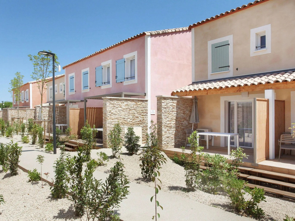 Beautiful modern apartment near the historic Aïgues Mortes