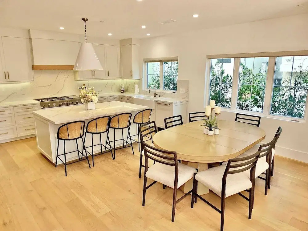 Beach Paradise Stunning 3-story in Long Beach!