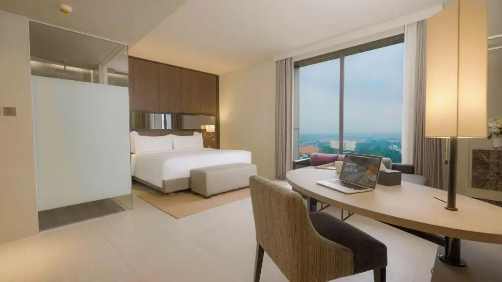 Whiz Luxe Hotel Spazio Surabaya