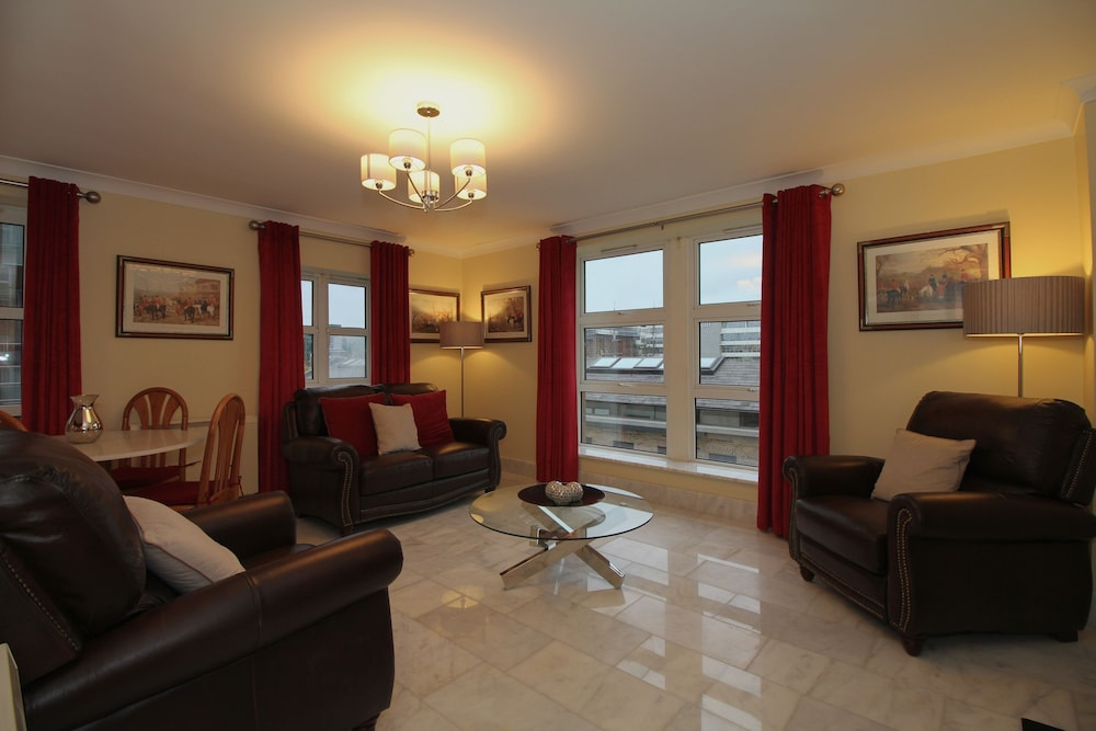 Luxury City River View Apartment
