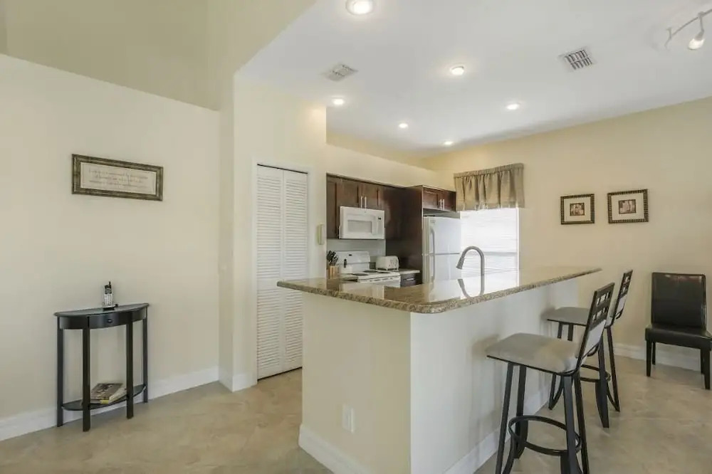 Falcons Glen Blvd Home 7044
