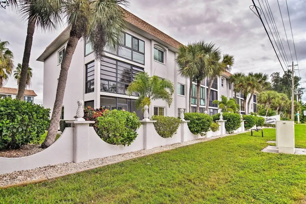 Walk to Beach: Condo w/ Pool & Patio In Sarasota!