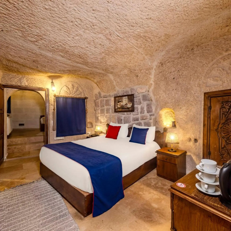 Elite Cave Suites