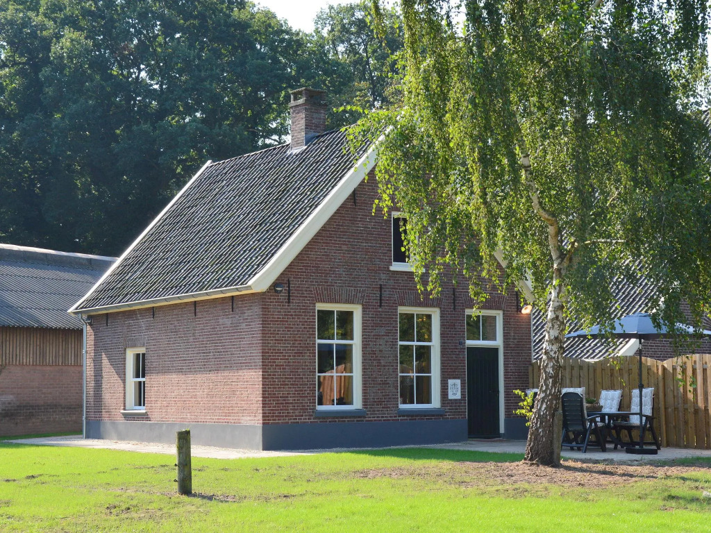Farmhouse in Geesteren near Forests