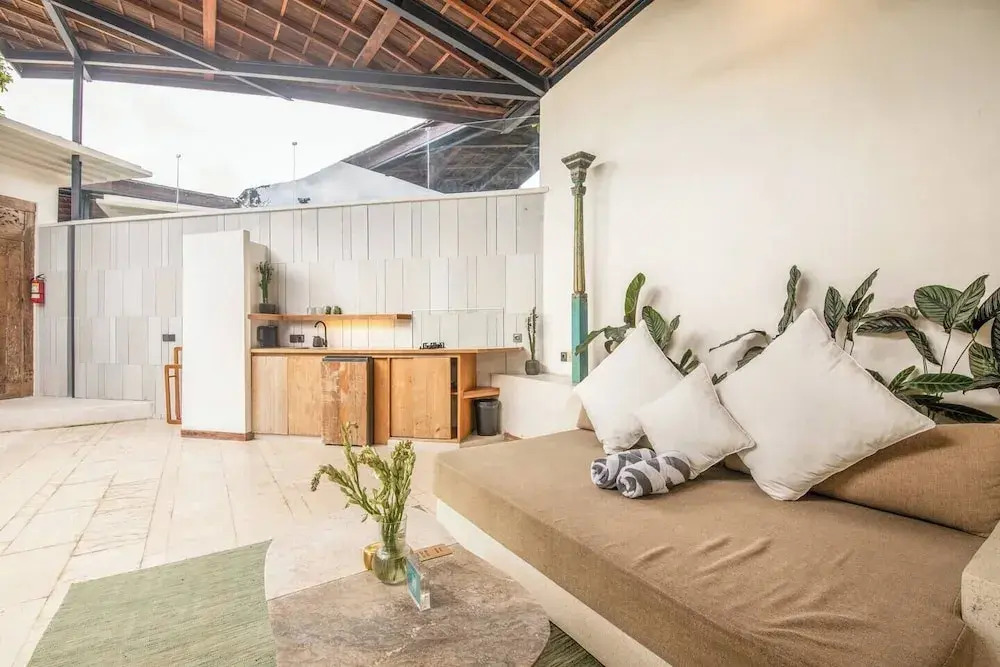 Luxurious 1-BR Villa with Pool, 800m to Echo Beach