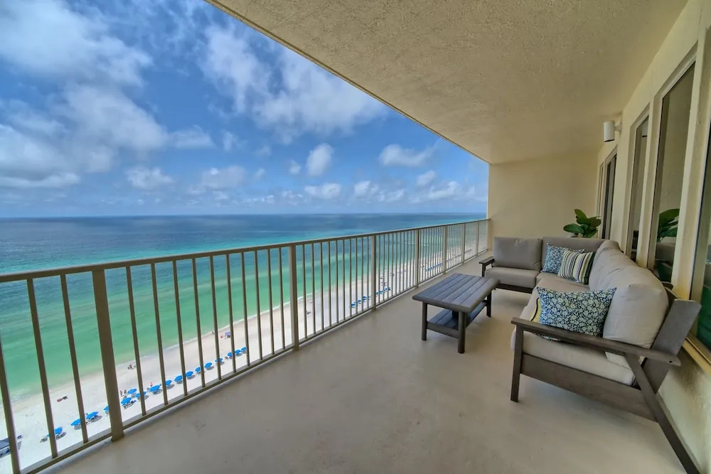 Pleasant Oceanfront Condo with Large Balcony and Beach Access - Unit 1605 by RedAwning
