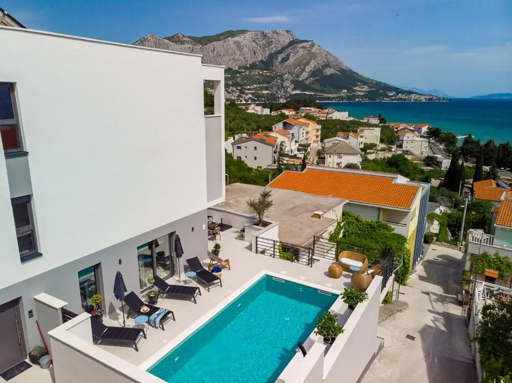 Seaview villa Mila with 4 en-suite bedrooms, private pool, Finnish sauna, Treadmill, sandy beach 250m