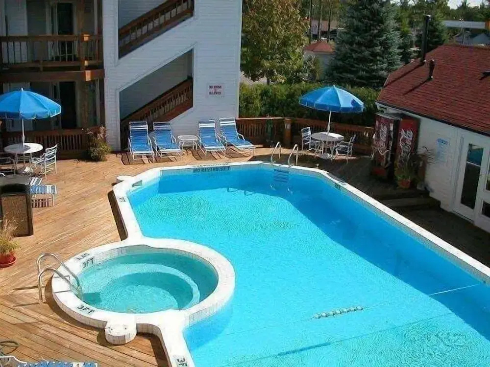 Million Dollar Bayview Beach Pool Downtown TC 1995