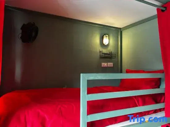 Whoopers Hostel Ao Nang - By The Beach