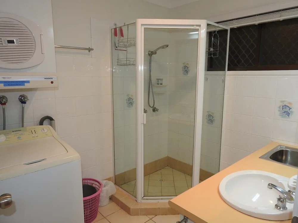 Immaculate First Floor Waterfront Unit - Welsby Pde, Bongaree