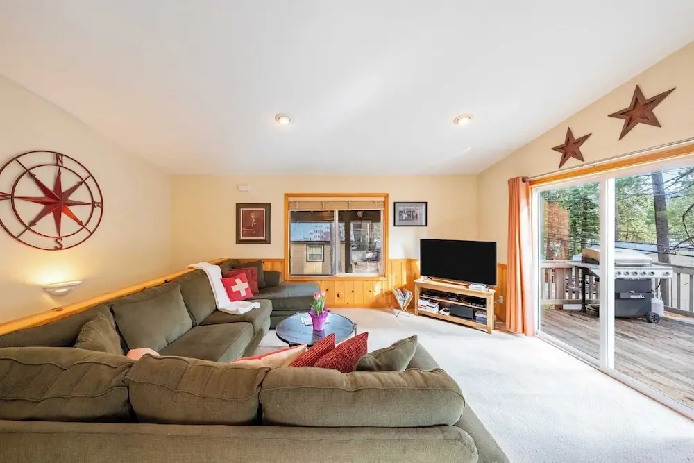 Stylish Truckee Retreat Deck, Near Lake & Skiing Moraine by Avantstay