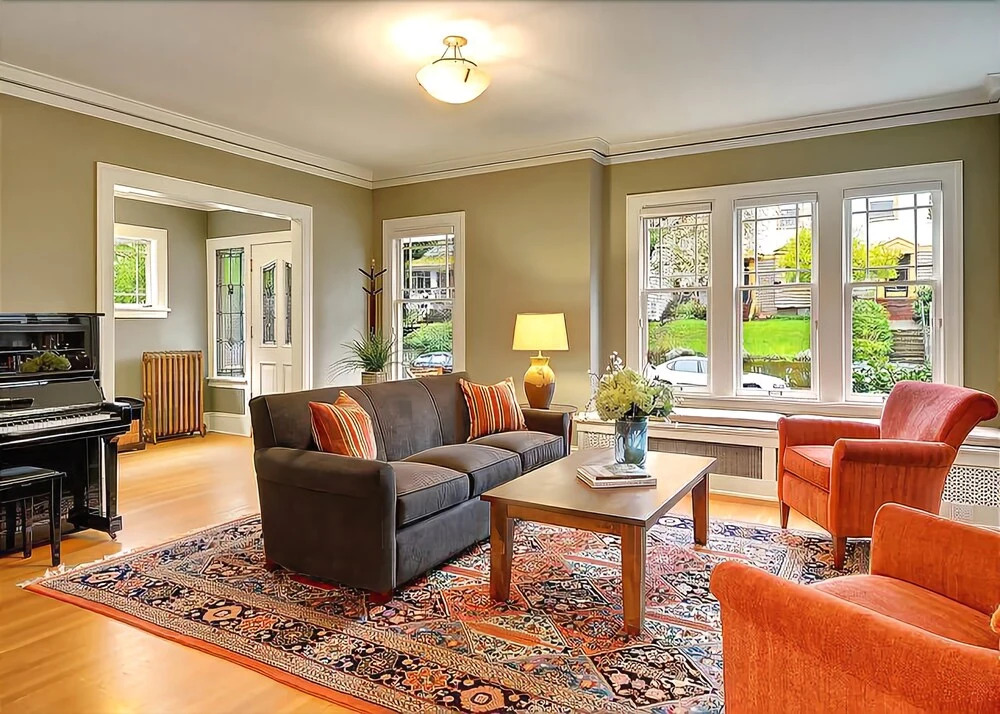 Ravenna Farm House - Four Bedroom Home with Fireplace
