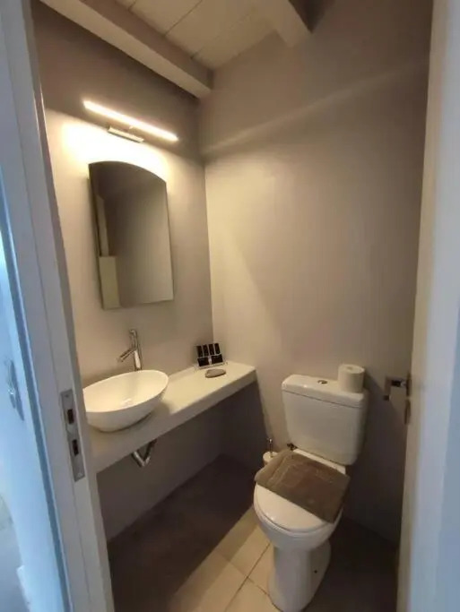 ELEVEN KEYS APARTMENTS