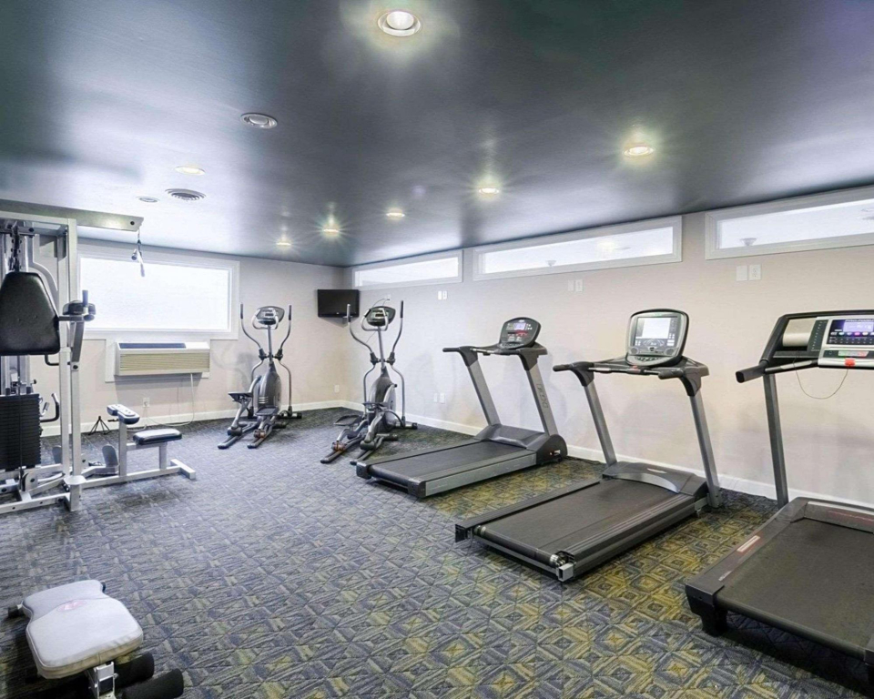 Ramada Inn And Suites