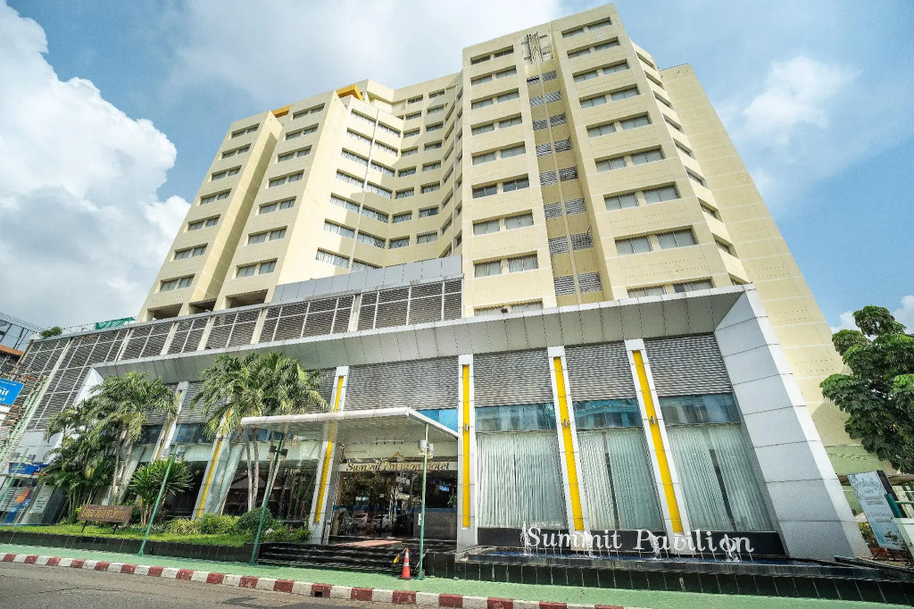 Summit Pavilion Hotel