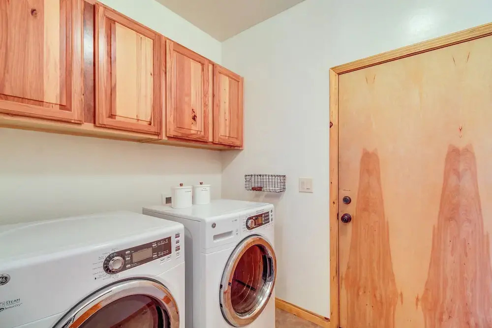 Pet-friendly Show Low Cabin w/ 1-acre Fenced Yard!