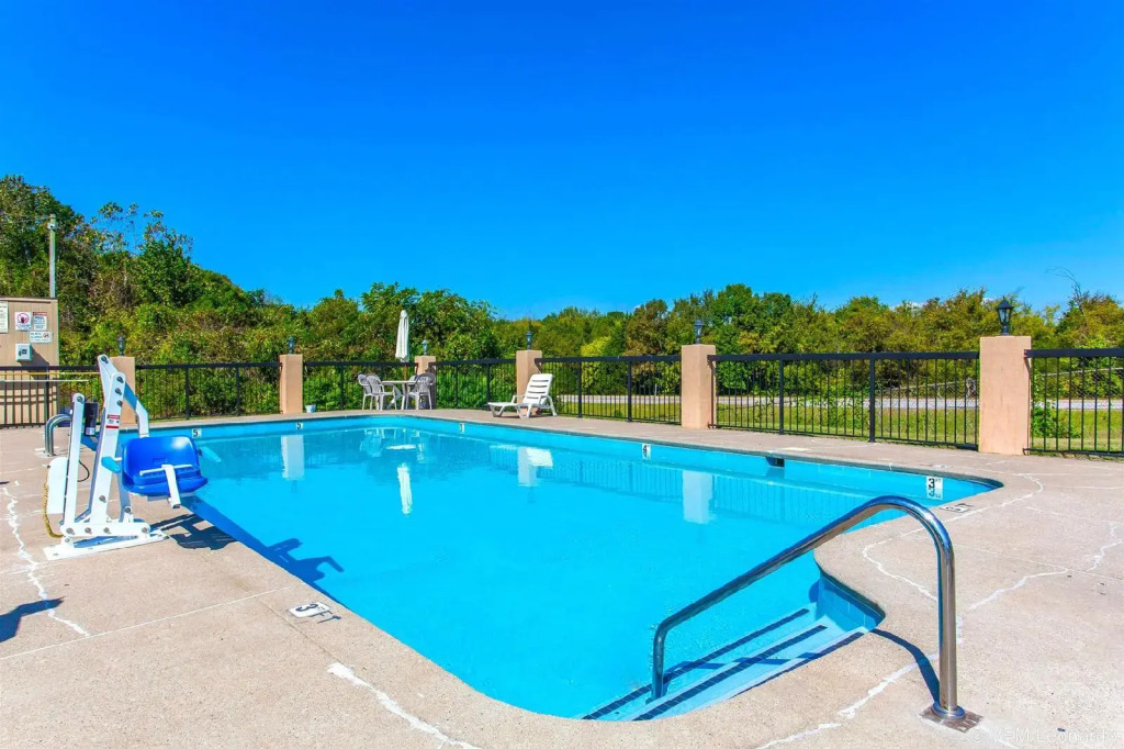 Econo Lodge Nashville near Percy Priest Lake