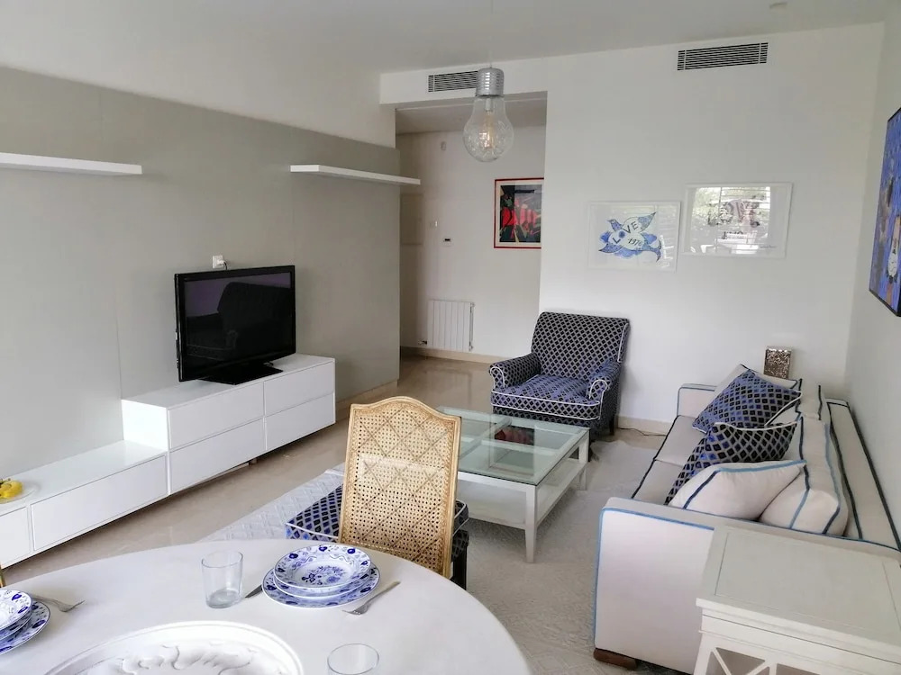 Luxurious flat with private garden