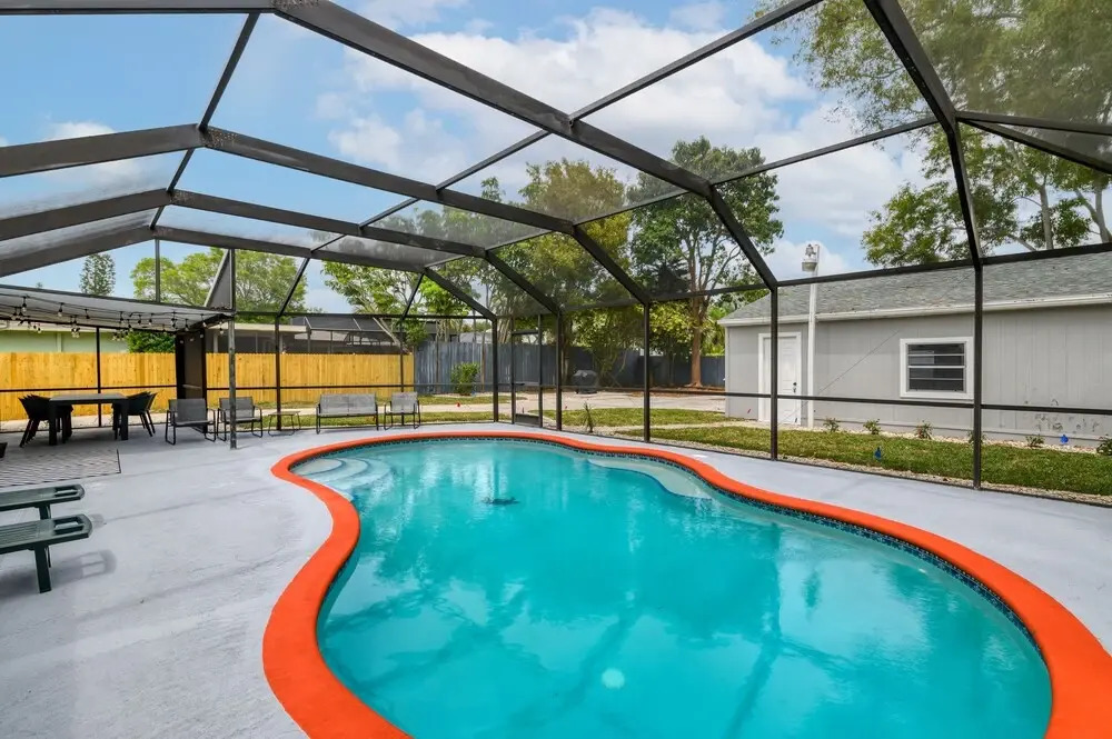 Lakes Sunny Paradise Newly Remodeled 3 Bedroom Home With Pool Fenced in Backyard 3 Home by Redawning
