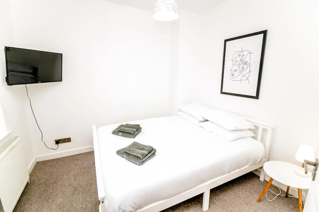 New city house, great location - with parking