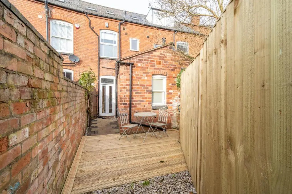 Luxury Harborne Townhouse l 4 Bedrooms l Parking l Patio
