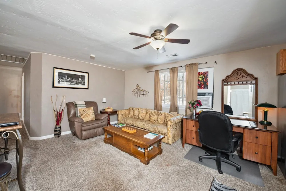 New Listing! Top-floor Gem W/ Outdoor Fireplace 4 Bedroom Duplex
