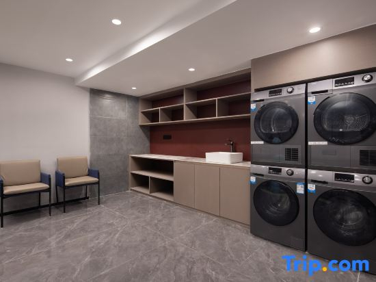 M.Plus Designer Hotel (Chengdu Longquanyi World Trade Plaza Branch)
