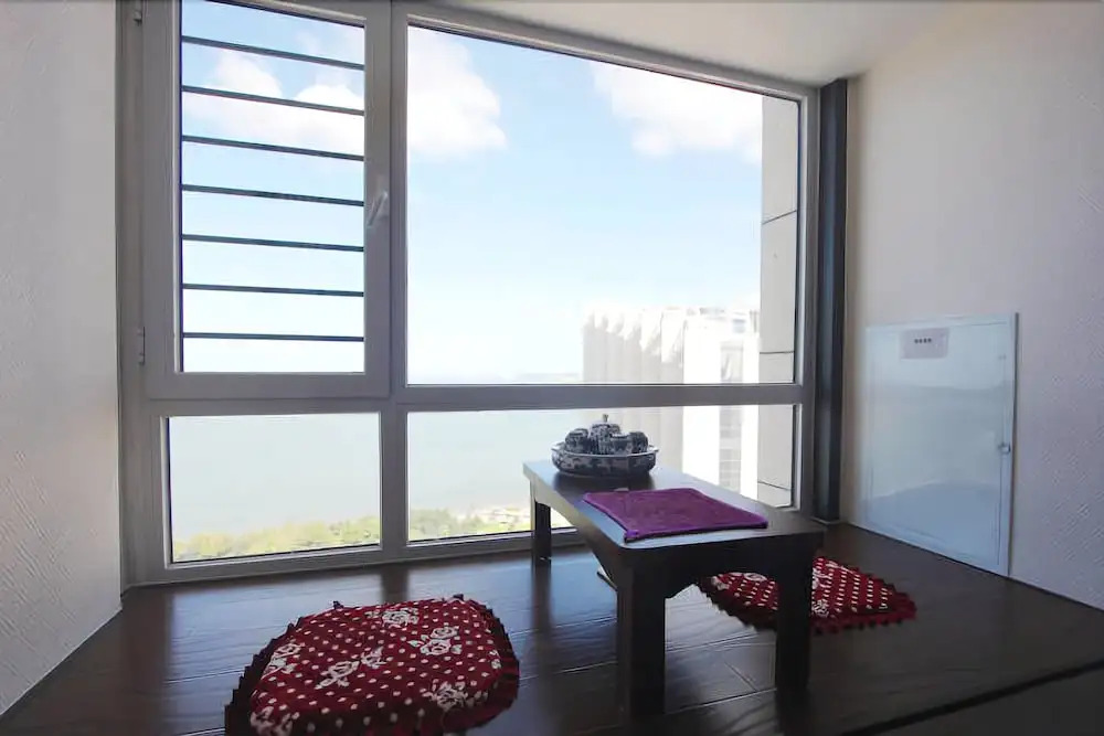 Weihai Zhazhichuang Theme Hotel