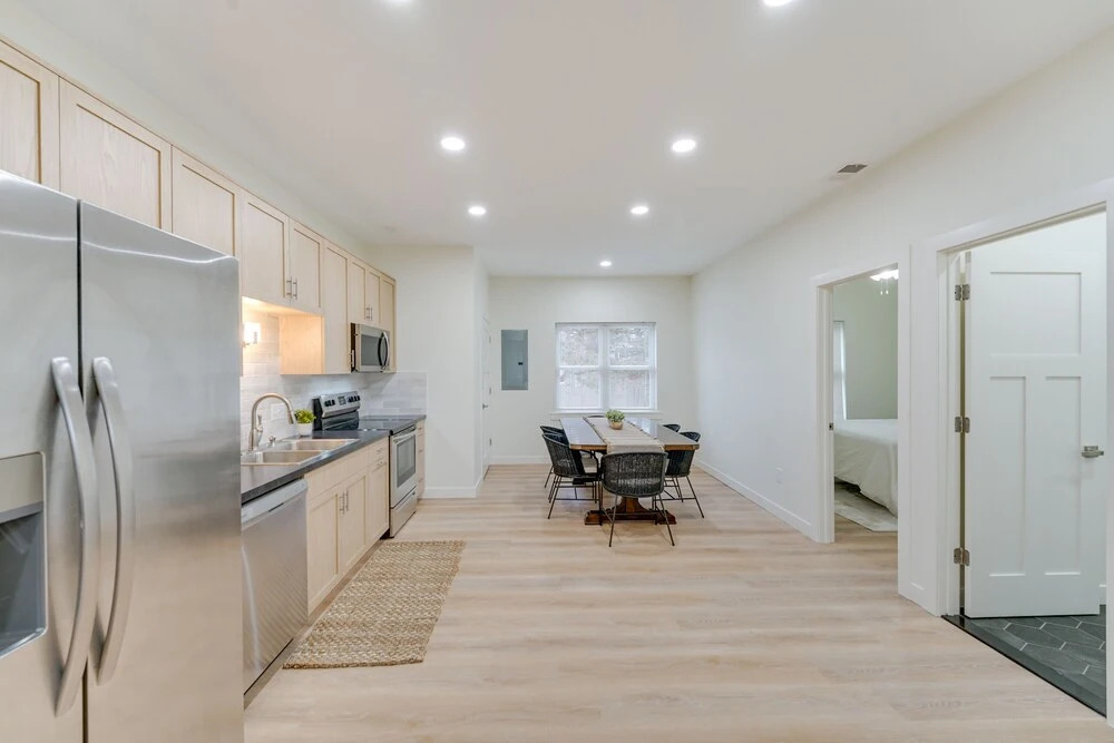 St Clair Apartment - Walk to River & Boardwalk!