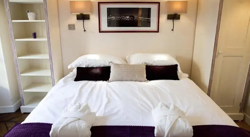 Luxurious apartment, near Louvre at the heart of Paris