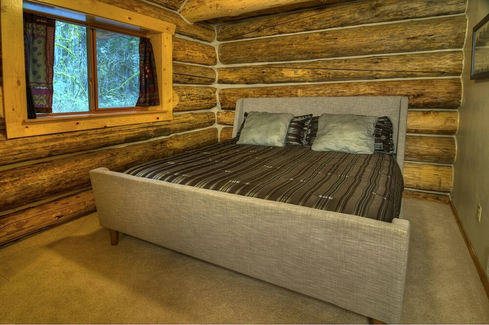 Tall Timbers Lodge - Two Bedroom Cabin with Hot Tub