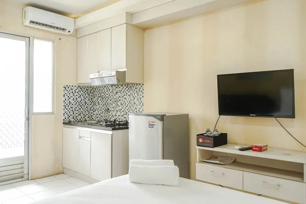 Cozy Studio Room Kalibata City Apartment